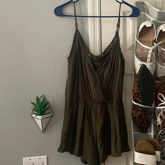 Olive green romper! - Picture 1 of 1